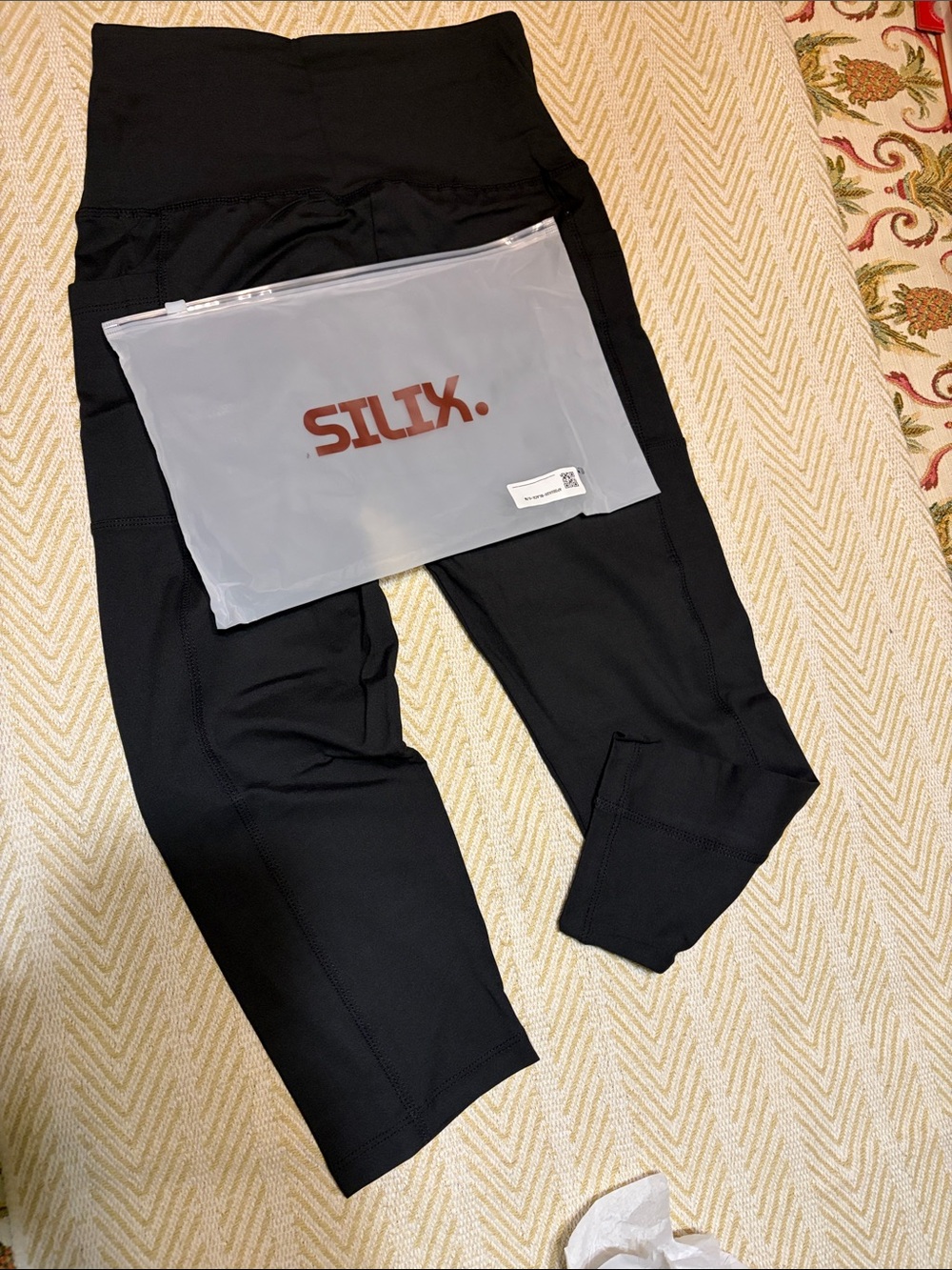 Black capri  Active Leggings with pockets / never worn